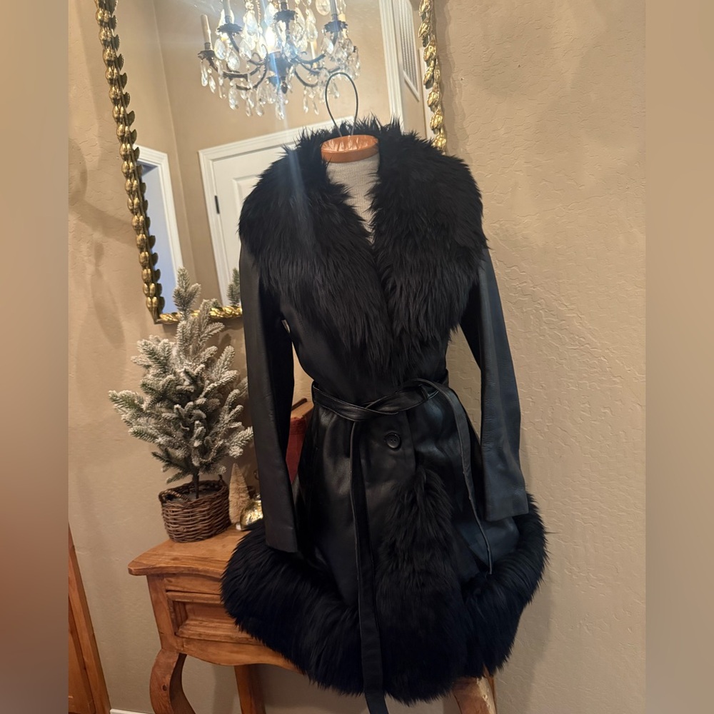 Elegant Vintage Leather  Black Faux Fur Trimmed Women's Coat England